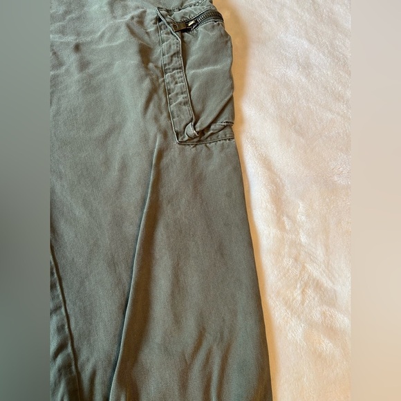 Women’s Olive Cargo Jogger Pants - Picture 5 of 5